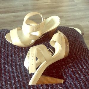 Levity high heels color nude!